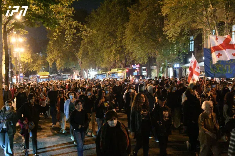 მეტრო "რუსთაველის“ მიმდებარე ტერიტორიიდან საპროტესტო მარში დაიწყო