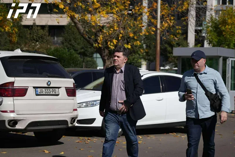 ბაჩო ახალაია შსს-ს კრიმინალურ დეპარტამენტში გამოკითხვაზე მივიდა