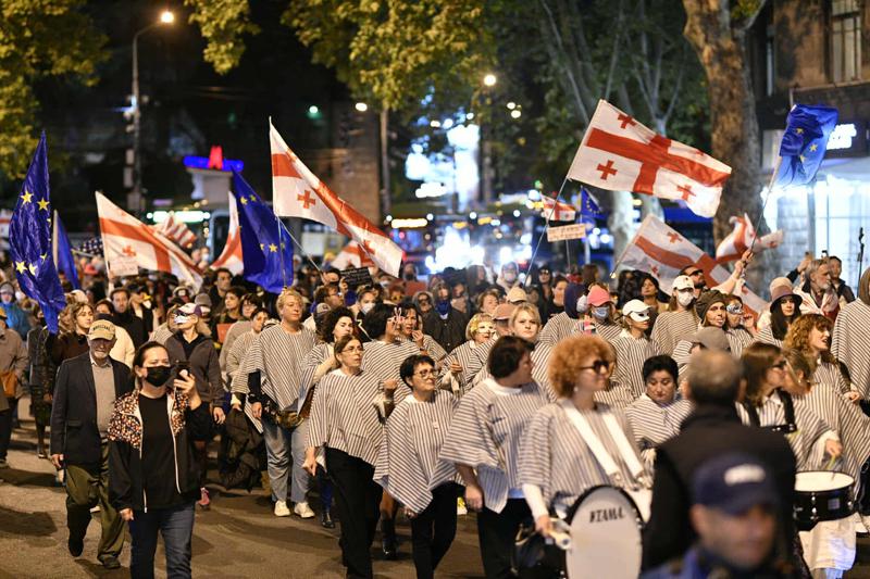 “საქართველოს ვერ დაატყვევებ“  - თბილისში საპროტესტო მსვლელობა მიმდინარეობს