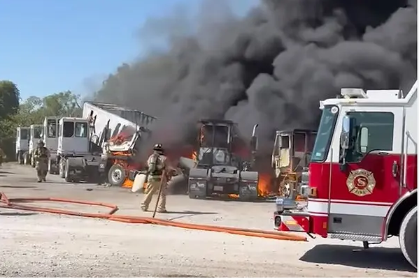 ტეხასში თვითმფრინავი სატვირთო მანქანას შეეჯახა - დაღუპულია 2 ადამიანი