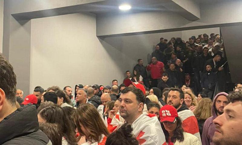 "1000-მდე ქართველი გულშემატკივარი პატარა სივრცეში ჰყავდათ ჩაკეტილი და სტადიონიდან გასასვლელად კარებს არ ხსნიდნენ" - რა მოხდა თურქეთი-საქართველოს მატჩის შემდეგ და რას წერს Geo Team