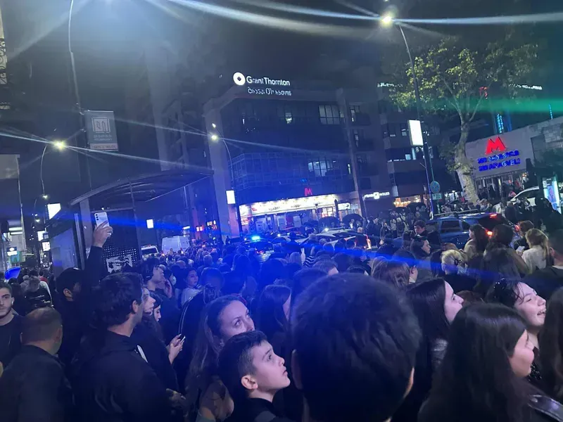 მგზავრის გარდაცვალების გამო რამდენიმე მეტროსადგური მგზავრებს ვერ ემსახურება - რა დეტალებია ცნობილი? (ფოტო)