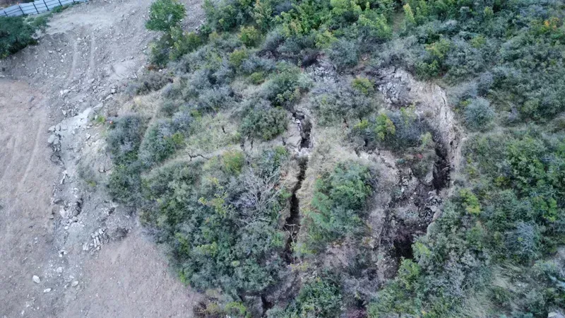 "ვაშლიჯვარს მოჭრილი აქვს ფუძე - ნებისმიერმა ხელის ხლებამ შეიძლება გამოიწვიოს მეწყრის ამოძრავება“ - რას ამბობს გეოლოგი