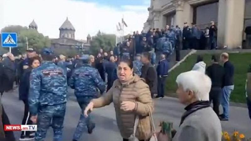 დაპირისპირება სომხეთში, გიუმრის მერიასთან - მერი შენობაშია და სავარაუდოდ, მის დაკავებას აპირებენ: რას წერს ადგილობრივი მედია