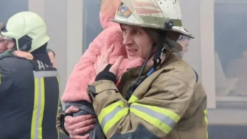 "დღეს ხარკოვმა სასწაულებრივად აიცილა დიდი უბედურება" - რუსებმა საბავშვო ბაღის შენობას დაარტყეს: როგორ გადარჩნენ აღსაზრდელები