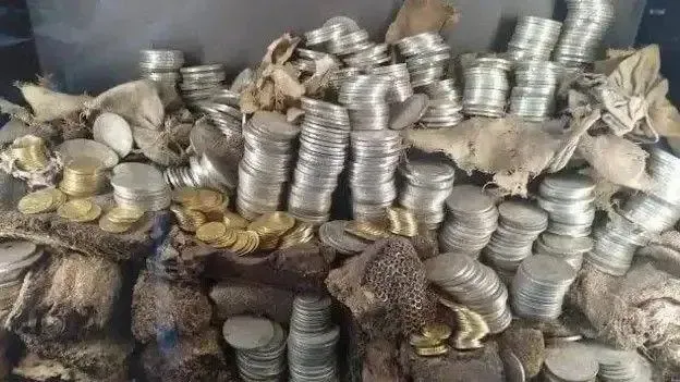 ლუვრის მასშტაბური ძარცვიდან რამდენიმე საათში, საფრანგეთის კიდევ ერთი მუზეუმი გაძარცვეს - რატომ გახდა ძვირფასეულობა "დაუცველი": რას ამბობენ ფრანგი მაღალჩინოსნები