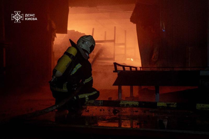 მძიმე ღამე კიევისთვის: რუსებმა უკრაინის დედაქალაქს ბალისტიკური რაკეტებით შეუტიეს - რა ვითარებაა ამ დროისთვის (ფოტოები)