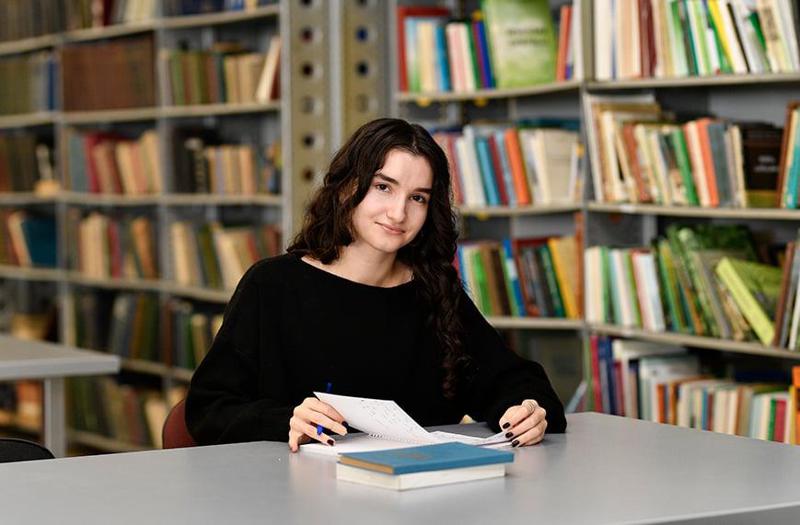 "სტიპენდიამ მაგრძნობინა, რომ ჩემი შრომა ფასდება" - გაიცანით კვების ტექნოლოგიების ფაკულტეტის სტუდენტი ანა კვირკვია