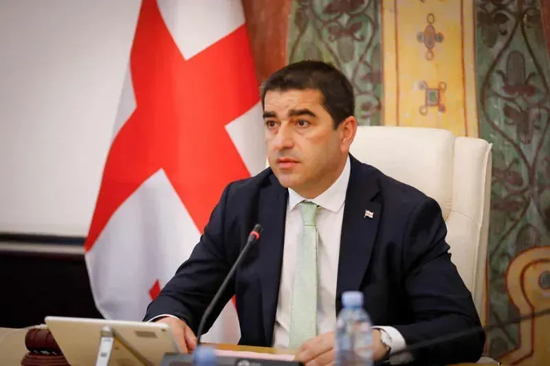 "ჰიბრიდული ომის ტაქტიკაა და იარაღად არის გამოყენებული BBC-ის სიუჟეტი - სასარგებლო პროცესიც არის, რადგან ბოლომდე იშიფრება ყველა - აგენტიც და დავალებების მიმცემებიც" - შალვა პაპუაშვილი