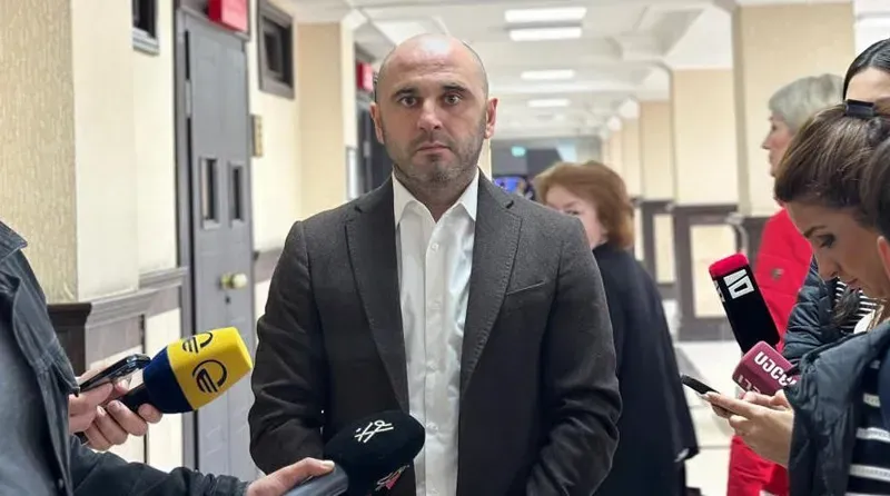 "დაკავებული ვიყავი და 4 ოქტომბერზე რა გავლენა უნდა მომეხდინა? - უმძიმესია, ჯოჯოხეთია საკანში ყოფნა, მაგრამ ალბათ, უხერხულადაც ვიგრძნობ თავს, გარეთ რომ ვიყო" - ლევან ხაბეიშვილი