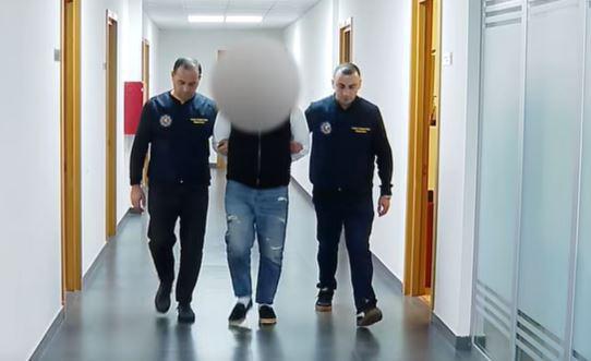 მამაკაცი არასრულწლოვანს ფულადი ანაზღაურების სანაცვლოდ კლიენტებთან სექსუალური მომსახურების გაწევას აიძულებდა - შსს-მ ერთი პირი დააკავა