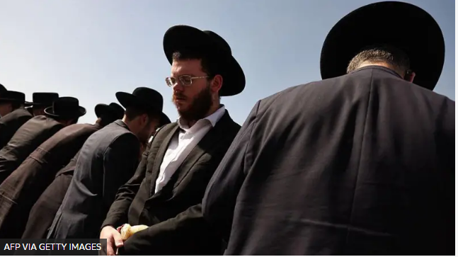 ასიათასობით ულტრა ორთოდოქსი იუდეველი იერუსალიმის ქუჩებში ორთოდოქსი მამაკაცების არმიაში გაწვევის წინააღმდეგ გამოვიდა: დემონსტრაციას მსხვერპლის გარეშე არ ჩაუვლია