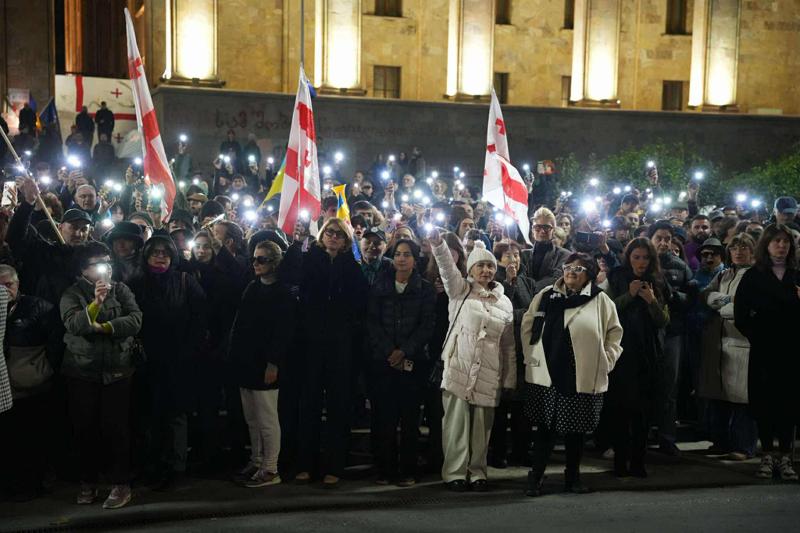 პროტესტის 341-ე დღე - რუსთაველის გამზირზე საავტომობილო გზა ისევ გადაიკეტა