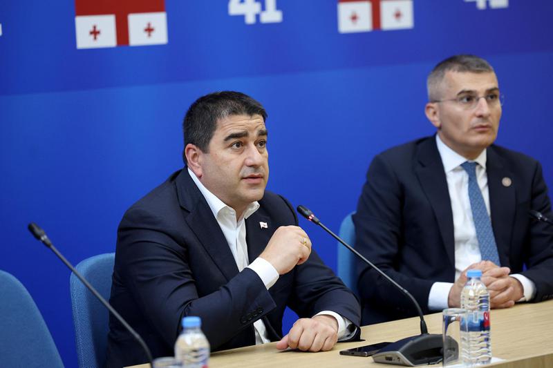 "ისტორიის ძალიან სამწუხარო მომენტის მოწმენი ვართ" - როგორ ეხმაურებიან საქართველოს ხელისუფლებაში ევროკავშირის გაფართოების ანგარიშს