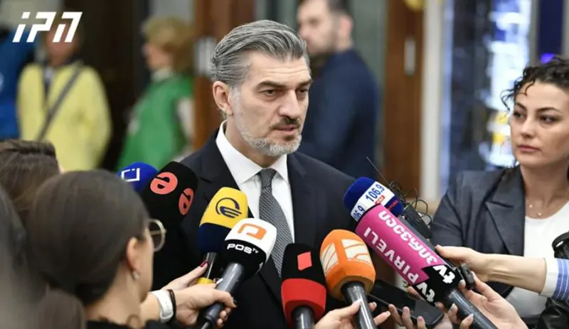 “ან მოგიწევთ ამ ხელისუფლების აღიარება ან ნელ-ნელა განიდევნებით, გაიწევით გვერდზე - მე ლეგიტიმური ვარ!“ - მიხეილ ყაველაშვილი ჟურნალისტებს