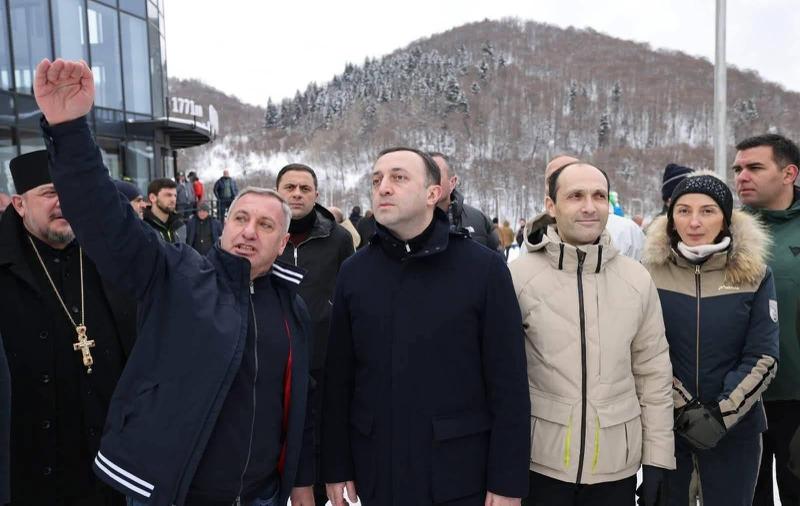 უნებართვოდ აშენებული 5 სასტუმრო, საბაგირო და სათხილამურო ტრასა, რომლის გახსნასაც მთავრობის პირველი პირებიც ესწრებოდნენ - რა არის ცნობილი დაკავებულ ბიზნესმენზე?