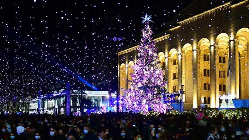 თბილისის მთავარი ნაძვის ხე ლოკაციას იცვლის - წელს ის რესპუბლიკის მოედანზე განთავსდება