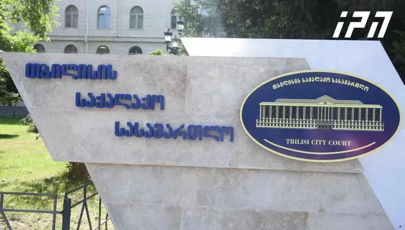 სასამართლომ ათონელის სასახლესთან 4 ოქტომბერს განვითარებულ მოვლენებთან დაკავშირებით დაკავებული 13 პირი პატიმრობაში დატოვა