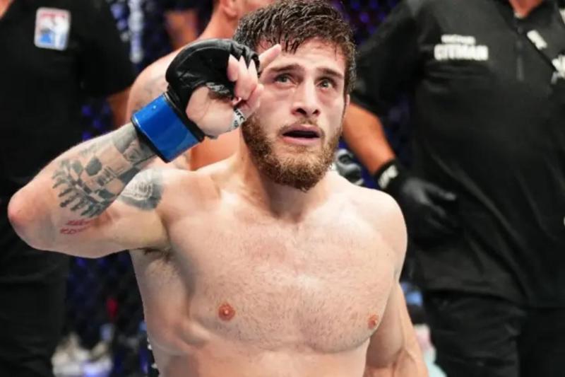 ალექსანდრე თოფურიამ ბეკზატ ალმახანი დაამარცხა