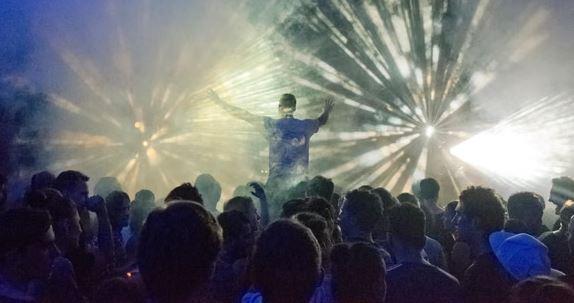 ახალი კვლევის მიხედვით, რაც უფრო პოპულარულია მომღერალი, მით მეტია ნაადრევი სიკვდილის რისკი