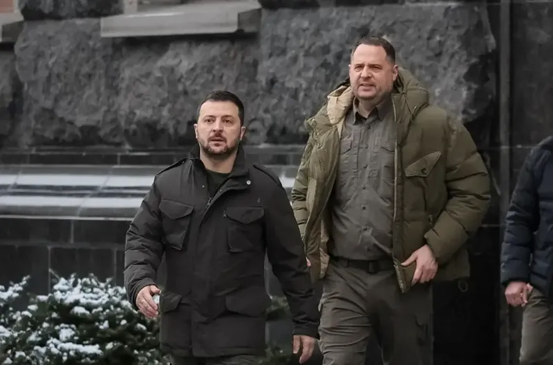 "ფრონტის ხაზზე მივდივარ... ჩემი ღირსება შებღალეს" - ერმაკის განცხადება კორუფციული სკანდალისა და თანამდებობიდან წასვლის შემდეგ