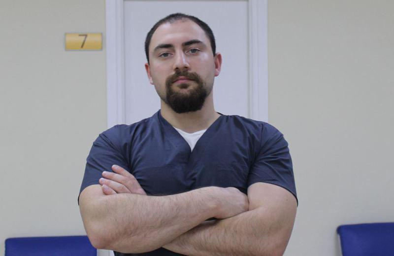 “სუს-ის წარმომადგენლები კლინიკაში მოვიდნენ, თუმცა უწყების ჩაბარებას არ ვაპირებ“ - ექიმი კონსტანტინე ჩახუნაშვილი