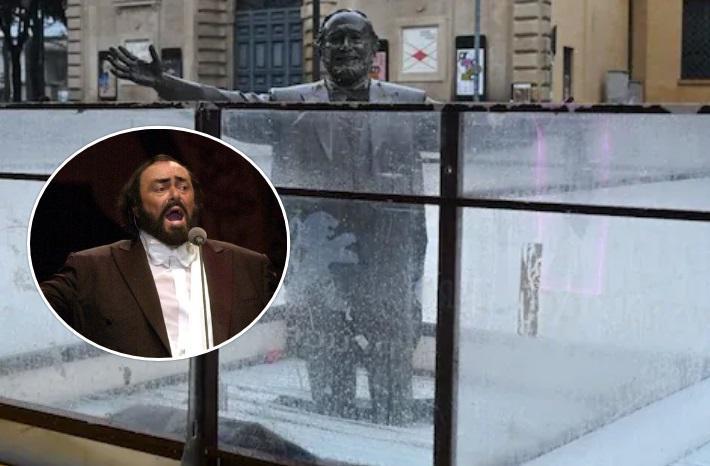 "ეს ლეგენდის დაცინვაა" - იტალიაში, საახალწლოდ ყინულის მოედნის მოწყობისას, ლუჩანო პავაროტის ქანდაკება "გაყინეს"