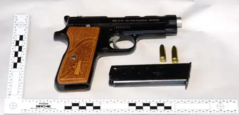 პოლიციამ თბილისში უკანონო ცეცხლსასროლი იარაღები და საბრძოლო მასალა ამოიღო - დაკავებულია ერთი პირი