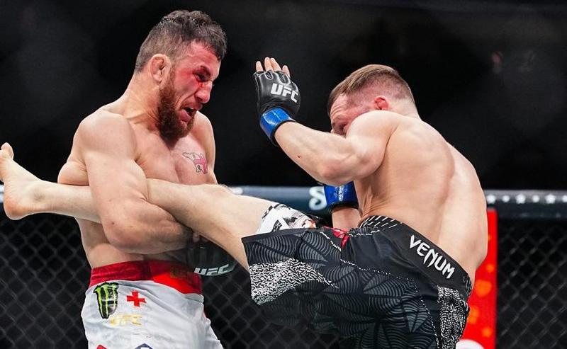 მერაბ დვალიშვილმა ჩემპიონის ქამარი დათმო - მსაჯებმა გამარჯვება პიოტრ იანს მიაკუთვნეს