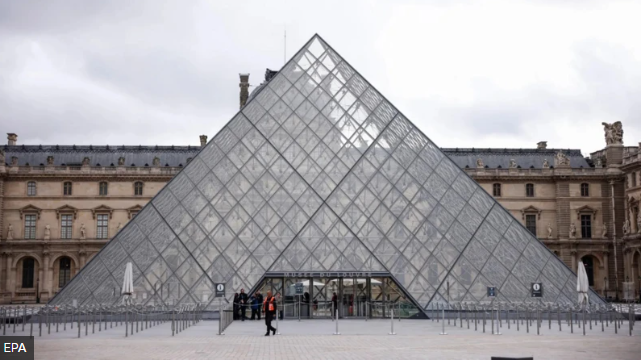 მორიგი ინციდენტი ლუვრში - წყლის გაჟონვის შედეგად მუზეუმში ასობით წიგნი დაზიანდა: რას წერს მედია