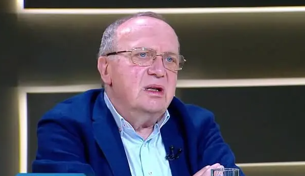 "სკოლაში სწავლა 11-წლიანი იქნება თუ 12-წლიანი, ეს განათლების მიღების ხარისხს ვერაფერს უშველის მანამ, სანამ არ გვეყოლებიან ნორმალური მასწავლებლები“ -  სანდრო თვალჭრელიძე