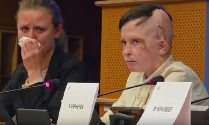 "დავინახე ქვების ქვეშ მოყოლილი დედა..." - ევროპარლამენტის სხდომაზე თარჯიმანი ატირდა: 11 წლის უკრაინელი ბიჭის ამბავი, რომელიც ვინიცაზე თავდასხმას სასწაულებრივად გადაურჩა