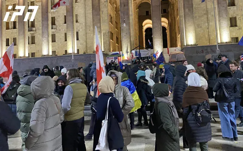 პარლამენტთან საპროტესტო აქცია მიმდინარეობს
