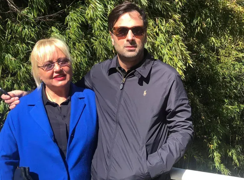 "არსად არასდროს არ მომიყოლია... ბევრმა არ იცის, რომ სახლში ხელით დამყავდა" - რას ჰყვება ზურა ხაჩიძე ხათუნა ჟორდანიაზე