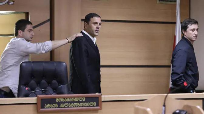 თბილისის საქალაქო სასამართლოში ეკონომიკის მინისტრის ყოფილი მოადგილის, რომეო მიქაუტაძის სასამართლო პროცესი მიმდინარეობს