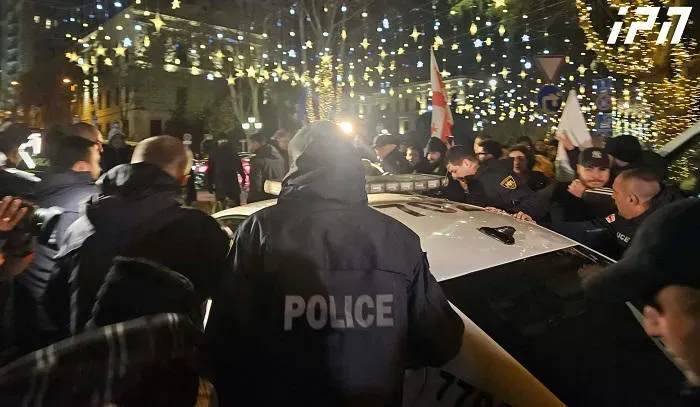 ქაშვეთის მიმდებარედ პოლიციამ აქციის ერთ-ერთი მონაწილე დააკავა