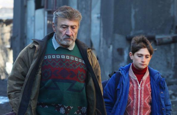 "ერთმა გასროლამ დაარღვია ის, რასაც ოჯახი ჰქვია" - გივი ჩუგუაშვილი და პატარა მსახიობები გიორგი ოვაშვილის ახალ ფილმზე, რომლის პრემიერა ტალინის საერთაშორისო კინოფესტივალზე გაიმართა