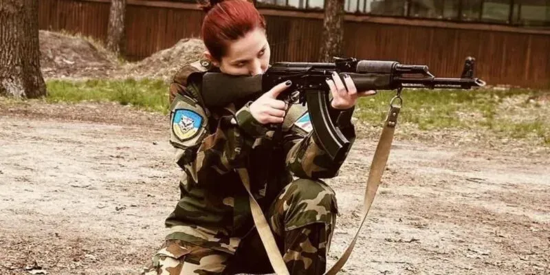 ვინ არის 28 წლის ნინო კახნიაშვილი, რომელზეც რუსეთმა საერთაშორისო ძებნა გამოაცხადა - რას ედავება ოკუპანტი ქვეყანა ქართველ მებრძოლს?