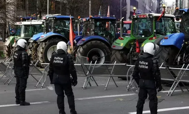 ფერმერებმა ბრიუსელში გზები ტრაქტორებით გადაკეტეს - რას აპროტესტებენ ისინი