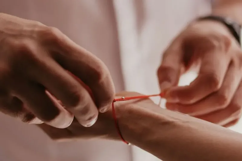 ნუ შეგეშინდებათ, თუ დამცავი სამაჯური გაგიწყდათ - ნახეთ, რა ნიშანს გაძლევთ სამყარო