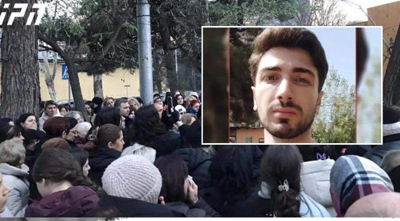 მოკლული მასწავლებლის, გიგა ავალიანის ოჯახის წევრები გენერალურ პროკურატურასთან  აქციას მართავენ