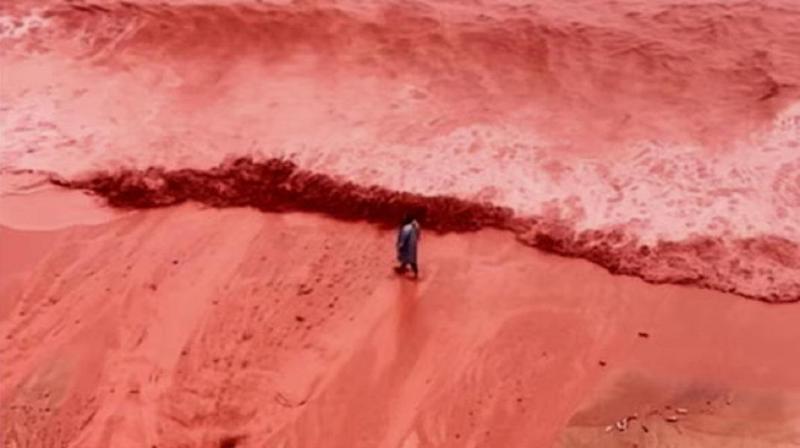 მუქ ვარდისფრად შეღებილი წყლის ნაკადები - ირანში, ჰორმუზის სრუტე სიურრეალისტურ პეიზაჟად იქცა (ფოტოები)