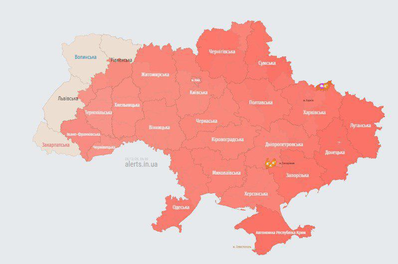 უკრაინის მთელ ტერიტორიაზე საჰაერო განგაშია გამოცხადებული - რუსეთი ქვეყანას რაკეტებით და დრონებით უტევს