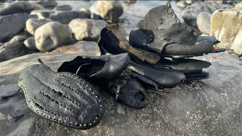 სამხრეთ უელსში, ნაპირზე ასობით ვიქტორიანული ეპოქის ფეხსაცმელი გამოირიყა - მკვლევრები თავსატეხის ამოხსნას ცდილობენ