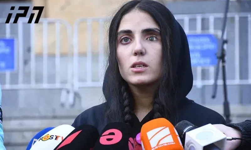 მაკო გომურის თქმით, პროკურატურიდან დაუკავშირდნენ და აცნობეს, რომ გიორგი გახარიასთვის ბრალის გადაკვალიფიცირების შემდეგ, დაზარალებულად ხელახლა ცნობენ