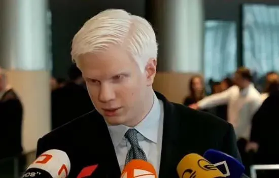 "გამიხარდებოდა, რომ ჩემი თაობის წარმომადგენლებს შორის მეტი დიალოგი არსებობდეს, ერთმანეთის განსხვავებული აზრის მოსმენაში არა მარტო სიმართლე იბადება, არამედ ერთობაც" - ცოტნე ივანიშვილი