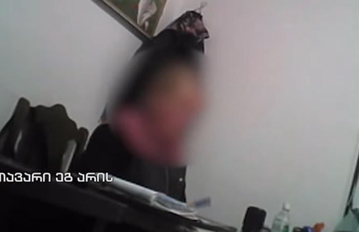 ქრთამის აღების საქმეზე დაკავებულ სურსათის ეროვნული სააგენტოს თანამშრომელსა და კიდევ ერთ მოქალაქეს პატიმრობა შეეფარდა