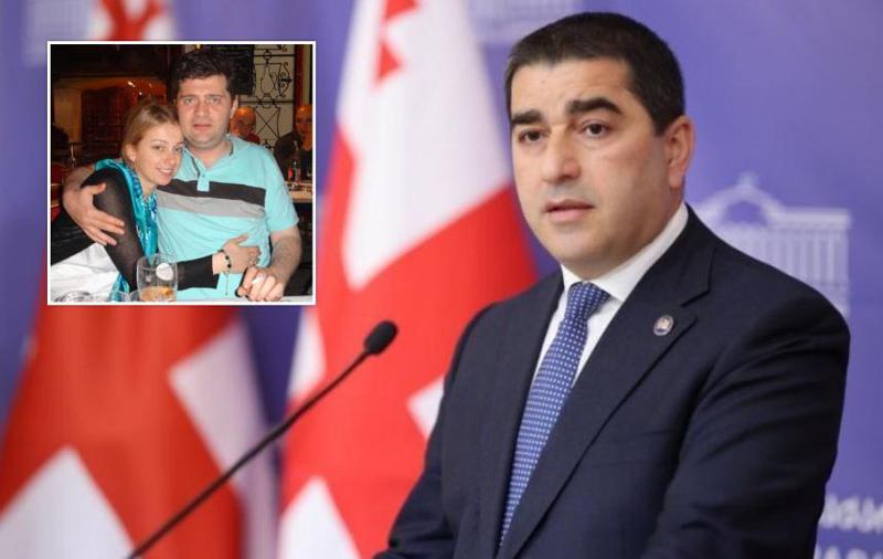 "ბაჩო ახალაია მეუღლის ზურგს ამოეფარა - ისიც ვერ გაბედა, საკუთარ თავზე დაეტოვებინა პასუხისმგებლობა და მეუღლისთვის ჩამოეშორებინა" - პაპუაშვილი