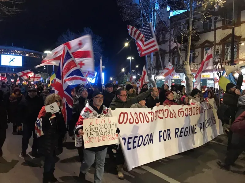 მსვლელობა რუსთაველზე - რა ვითარებაა ადგილზე