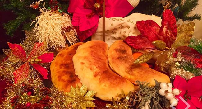 რას ნიშნავს მისი ნახევარმთვარის ფორმა და რატომ ეძახიან "მუცლის სალოცავს"? - როგორ მოვამზადოთ, ტრადიციული, გურული, საშობაო ღვეზელი